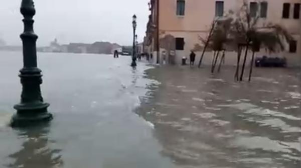 Veneţia, ÎNGHIȚITĂ de apă. ROMÂNCĂ: „Un DEZASTRU! Intră apa-n casă ca un râu”