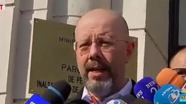 În timp ce Dăncilă se victimizează că e atacată doar pentru că-i femeie, Bădulescu jignește o consilieră: „Mi-e scârbă să te aud!”