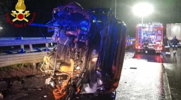 Italia. Șofer român, MORT într-un accident cumplit. Cabina a fost SMULSĂ și aruncată zeci de metri pe contrasens