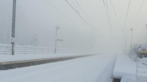 Franța e sub ZĂPADĂ! Un MORT și 300.000 de locuinţe fără energie electrică, în urma NINSORILOR abundente