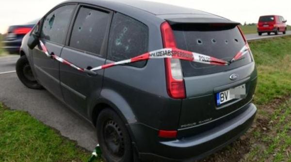 Mașină cu numere românești, CIURUITĂ de GLOANȚE în GERMANIA. Polițiștii au intrat pe fir