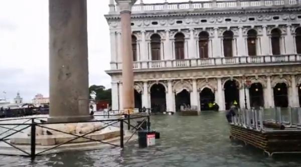 Italia. Mareea continuă să INUNDE Veneția. ALERTĂ și pentru locuitorii Florenței