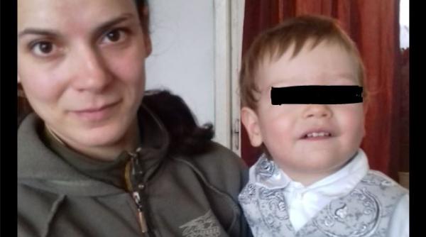 Mămica și copilul ei. MORȚI după deratizarea din blocul din Timișoara, conduși pe ultimul drum