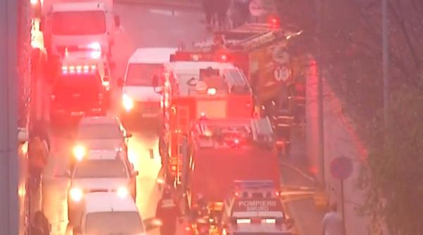 ALERTĂ în București! INCENDIU la un mall: SUTE de persoane, EVACUATE (VIDEO)