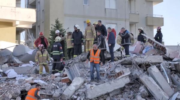 Un nou cutremur PUTERNIC a făcut PRĂPĂD în Albania. Printre victime: logodnica fiului premierului albanez şi întreaga ei familie