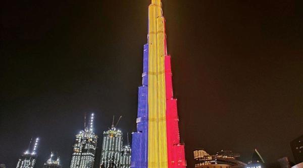 Culorile Drapelului ROMÂNESC au pictat Burj Khalifa (Dubai) - cea mai înaltă clădire din lume
