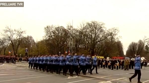 Jandarmii au fost HUIDUIȚI la parada de 1 Decembrie. ROMÂNII nu au uitat 10 august (VIDEO)