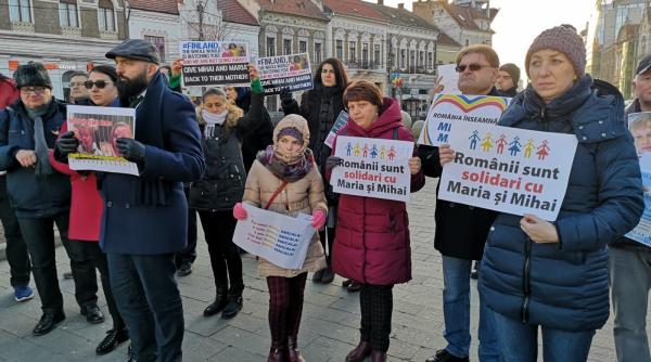 Miting de solidaritate pentru Camelia Smicală, românca lăsată fără copii de statul FINLANDEZ