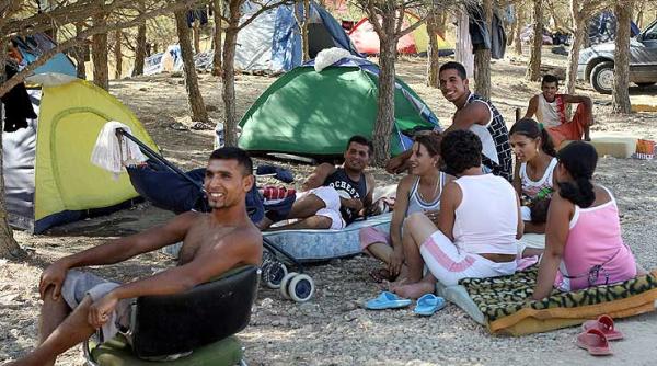 Cei care vor jigni rromii vor face ÎNCHISOARE. Proiect adoptat AZI, în Parlamentul României