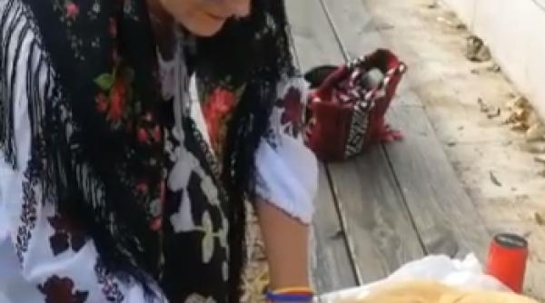 Italia. "Româncuțele din Ancona" au ieșit în stradă cu pâine și sare. VIDEO fabulos de Ziua Națională