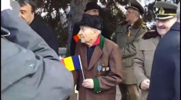 Portretul NERUȘINĂRII: Veteran de război, IGNORAT și UMILIT de „oficialități“ chiar de Ziua Națională a României - VIDEO