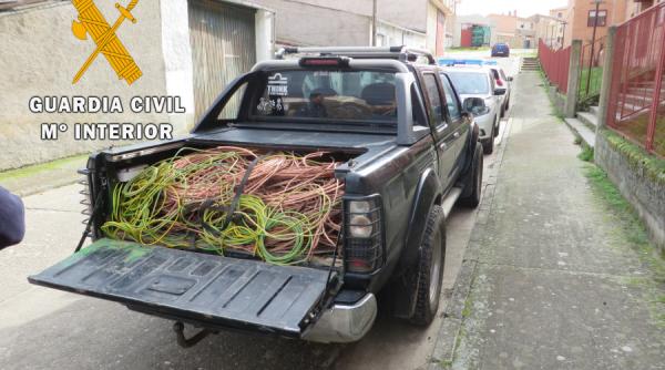 Spania. Patru români, ARESTAȚI după ce au încercat să vândă 220 de kilograme de cupru