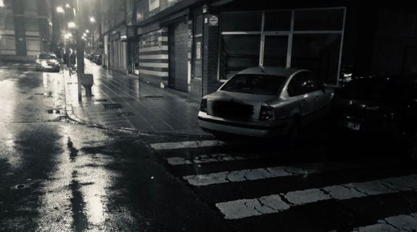 SPANIA: Român beat și fără permis, face praf mai multe mașini apoi se oprește într-un zid, după o urmărie cu polițiștii ca în filme