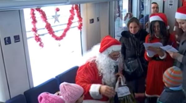 CFR a pus în circulație TRENUL lui Moş Crăciun. Ce rută are și cât costă biletul