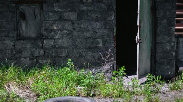 Franța. Trei ROMÂNI, găsiţi într-o „CASĂ a MORȚII”. Explicaţia bizară pe care au oferit-o polițiștilor