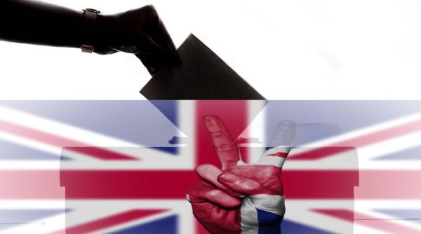 Britanicii au ieşit la VOT pentru a decide soarta Marii Britanii. Alegeri CRUCIALE privind Brexit-ul