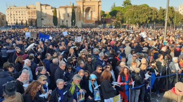Zeci de mii de persoane au protestat la Roma împotriva ascensiunii partidelor populiste
