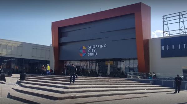 Incendiu la mall-ul din Sibiu. Peste 1.500 de persoane, evacuate