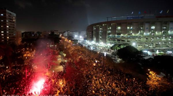 Barcelona: Proteste violente la miezul nopții. Zeci de polițiști, răniți