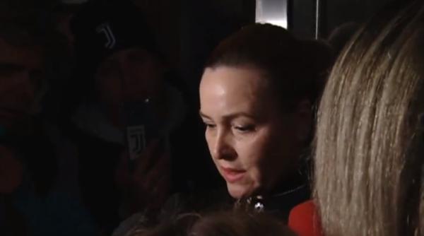 Carmen Dan, apostrofată de protestatari la ieşirea din sediul DIICOT: "Faceţi puşcărie pentru Dragnea?"