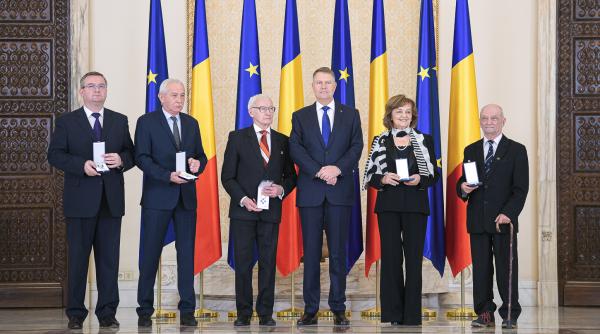 Ana Blandiana, decorată de Klaus Iohannis: „Ultimii noștri 30 de ani nu au fost niște ani liberi”