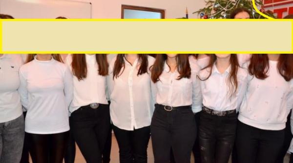 Elevi duși de o profesoară să-l colinde pe Bădălău: „Dacă nu se poate să vină PSD la școală, vine școala la PSD?!“