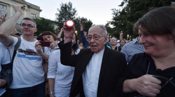 Mihai Șora despre lovirea lui Gelu Voican Voiculescu: „Un om cu sânge pe mâini a primit o cârjă-n cap“