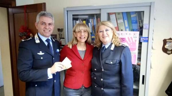 Un român e vedetă într-o localitate din Italia. Polițiștii l-au lăudat pentru gestul său