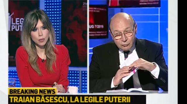 Traian Băsescu, cadou pentru Denise Rifai: "L-am găsit stând pe canapea cu toate lângă el"