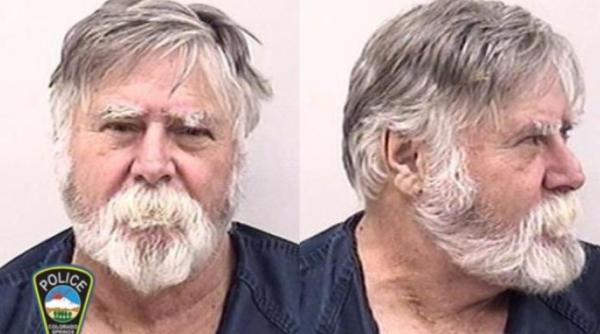 Un bărbat a jefuit o bancă și a aruncat banii pe stradă strigând: 'Crăciun Fericit!'. Polițiștii nu au fost impresionați