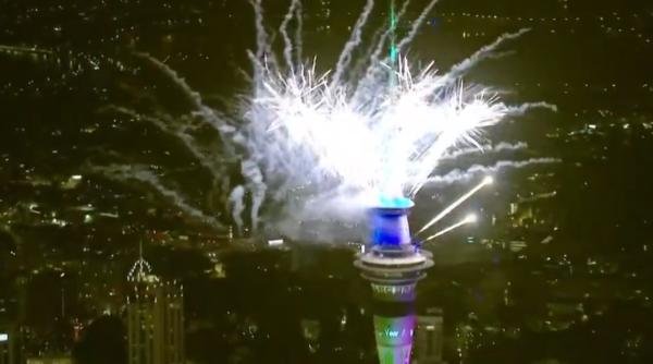 Imagini spectaculoase. Emiratele Arabe Unite au trecut în noul an. Vezi focurile de artificii din Dubai (VIDEO)