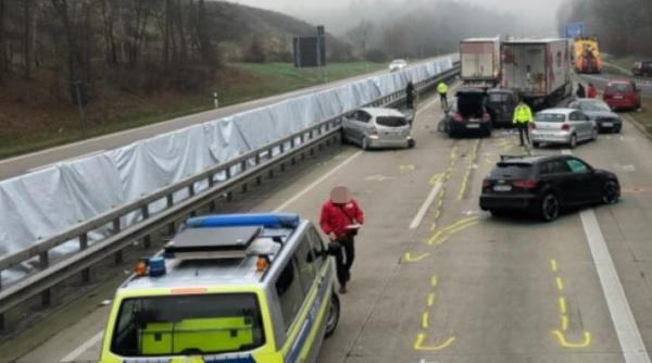 Germania: Român mort în carnagiul de pe Autostrada A1. 15 mașini făcute praf