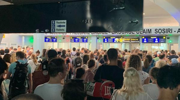 Haos pe Aeroportul Otopeni, sute de persoane blocate: „Când vin în țară sunt mai calmi, dar când pleacă sunt nervoși“