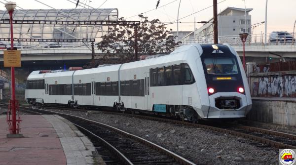 Accident grav în Suceava: Un tren a lovit o dubă, o persoană a murit