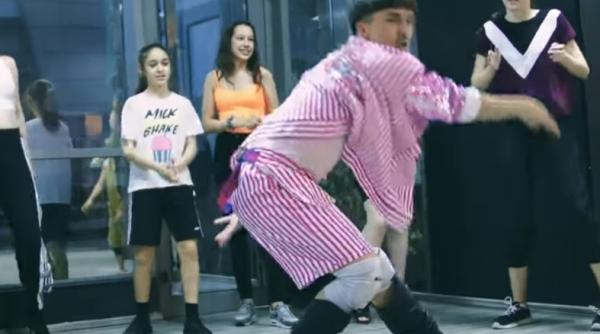Emil Rengle, fostul partener al Danei Budeanu, dans pe manele devenit viral pe YouTube