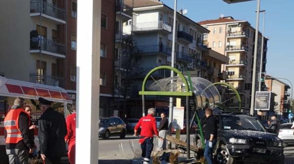 Italia. Iuliana a rămas fără un picior, după ce o mașină de teren a strivit-o în timp ce aștepta autobuzul