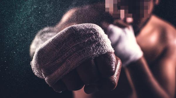 Franța. Un boxeur român și-a legat vărul cu perdeaua și i-a violat soția chiar în față