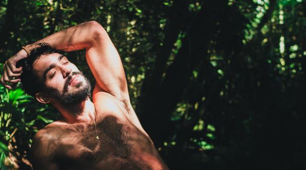 Italia. Un român înarmat a jefuit un magazin de lenjerie intimă pentru femei. După jaf s-a dezbrăcat de hainele pe care le purta