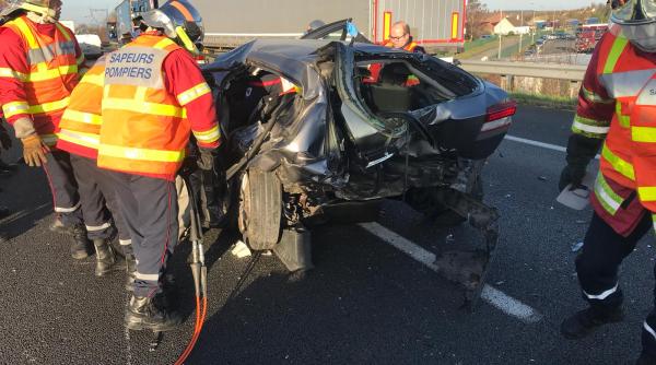 Franța: Șofer român de TIR, accident în lanț pe autostradă. A intervenit descarcerarea 