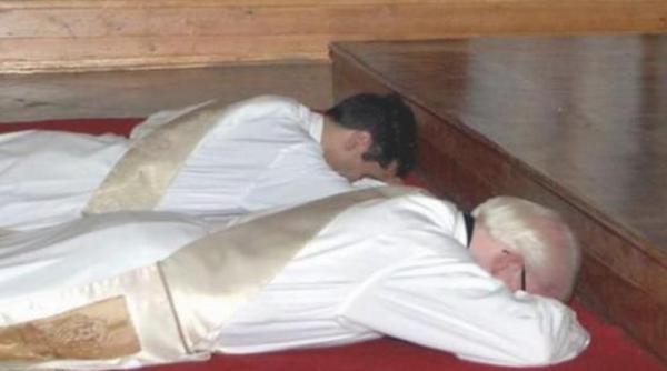 Spania. Adolescentă româncă de 14 ani, hărțuită sexual de un preot. A vrut să cumpere și tăcerea mamei