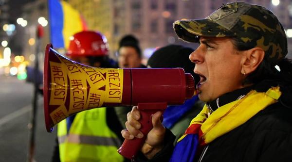 Război Mălin Bot - Sandy Matei. Replici dure între cei doi protestatari