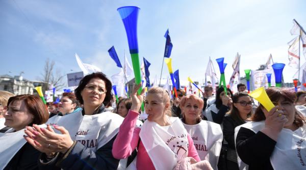 Parlamentul a ELIMINAT pensiile speciale