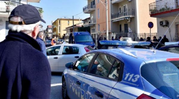 Italia. Un român a scos cuțitul la polițiștii care-l legitimau, sub privirile îngrozite ale trecătorilor