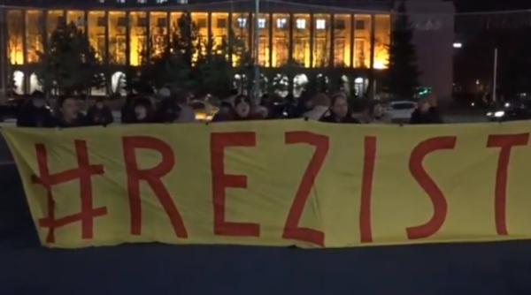 Trei ani de la OUG 13. Românii au ieșit în Piața Victoriei - VIDEO