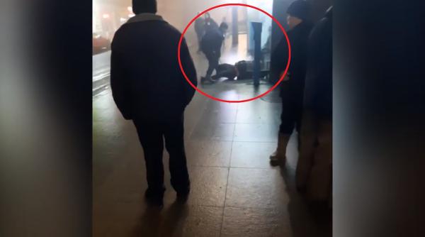 Jandarm filmat când înjură, lovește și amenință un bărbat:„ Te rup în două! Io-s nimeni?!