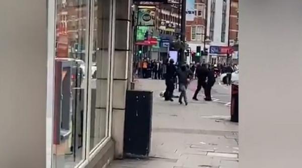 Marea Britanie. Bărbatul împuşcat de poliţişti în Londra a murit