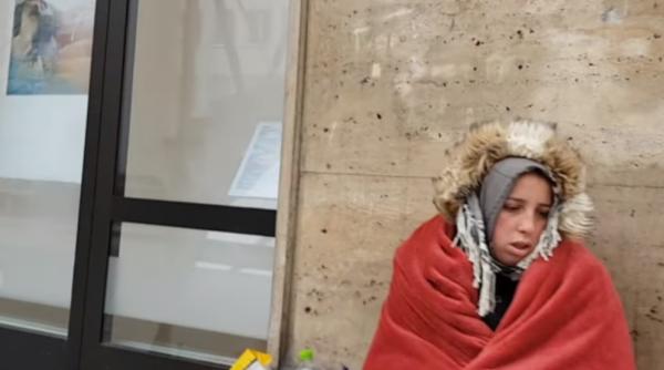 Spania. Români obligați de doi conaționali să cerșească: „M-a bătut, m-a scuipat și m-a dezbrăcat să vadă dacă ascund banii“