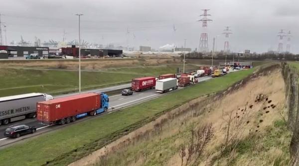 Carambol în Belgia. Accident de proporții: 1 mort și 49 de răniţi