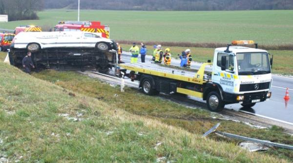 Franța: Șofer român implicat într-un accident spectaculos cu o autoutilitară, din cauza grindinei 