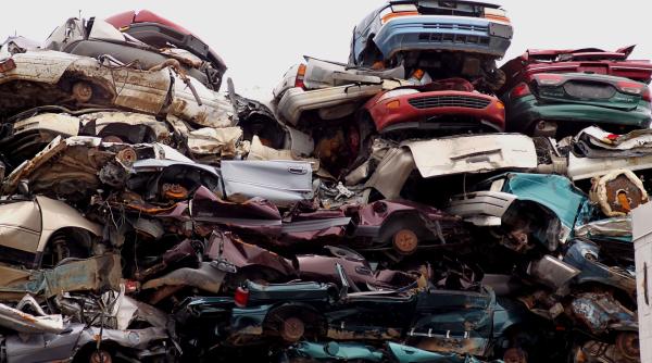 Italia. Un român vindea mașinile duse de italieni la dezmembrat. Polițiștii au intrat pe fir